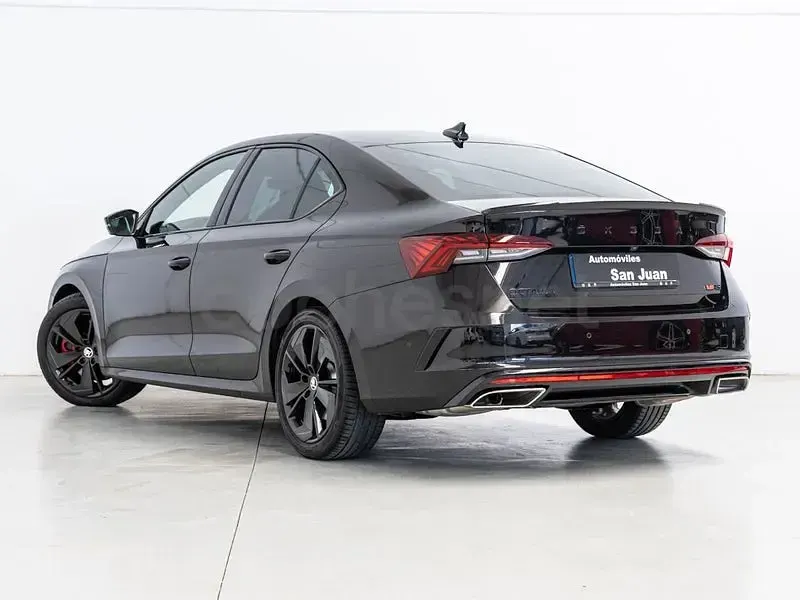 Usado Skoda Octavia RS 245 CV (180 kW) 2021 Negro Berlina