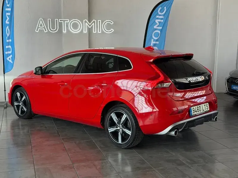 Usado Volvo V40 R-Design Momentum 150 CV (110 kW) 2016 Rojo Berlina
