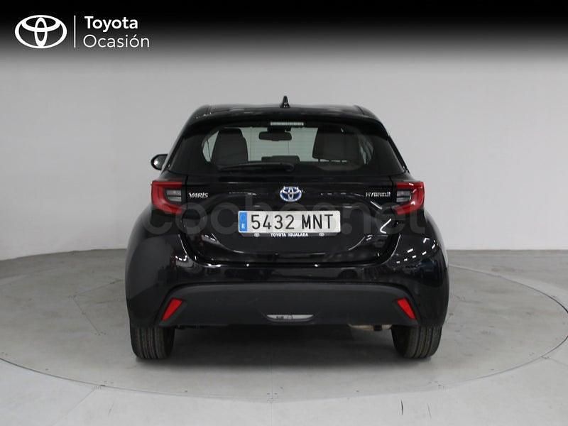 Usado Toyota Yaris Hybrid Active 116 CV (85 kW) 2024 Negro Berlina