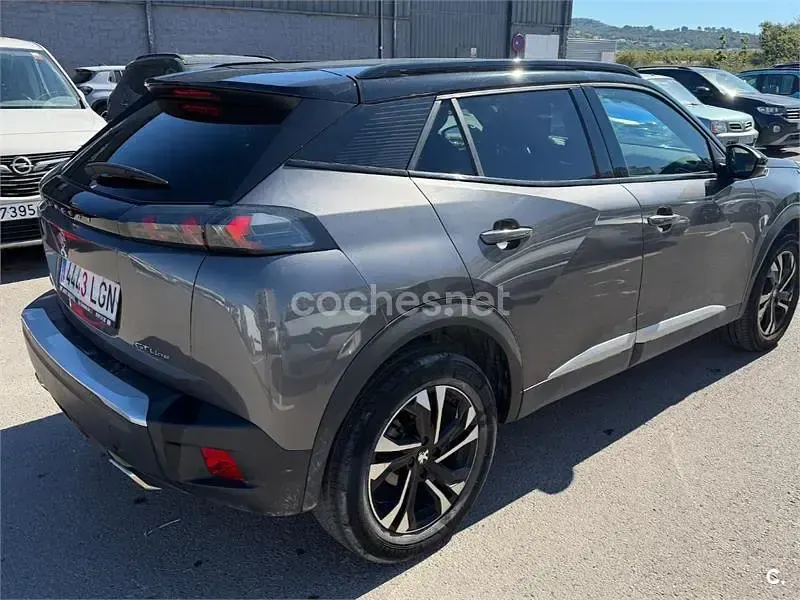 Usado Peugeot 2008 GT-line 130 CV (95 kW) 2020 Gris / plata SUV