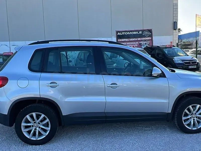 Usado VW Tiguan 140 CV (102 kW) 2013 Gris / plata SUV