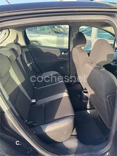 Usado Peugeot 207 70 CV (51 kW) 2008 Negro Berlina