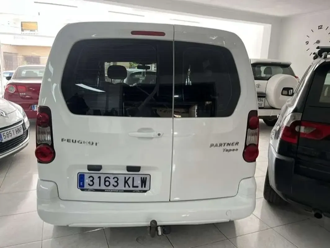 Usado Peugeot Rifter Active 75 CV (55 kW) 2018 Blanco Monovolumen