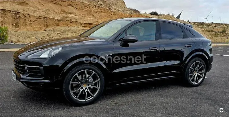 Usado Porsche Cayenne E-Hybrid Coupe Platinum Edition 462 CV (339 kW) 2021 Negro SUV