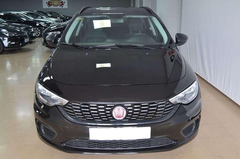 Usado Fiat Tipo Lounge 120 CV (88 kW) 2019 Negro Familiar