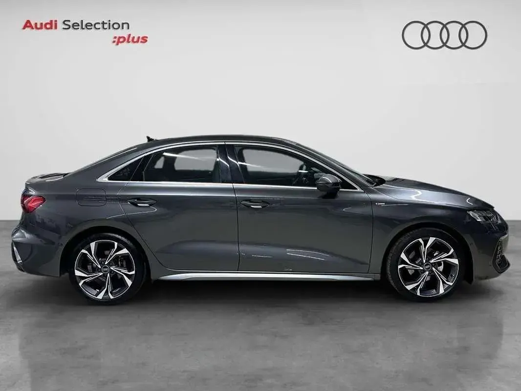 Usado Audi A3 S-Line 150 CV (110 kW) 2025 Gris / plata Berlina