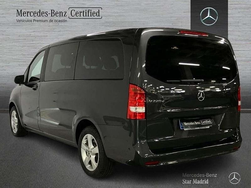Usado Mercedes V220 163 CV (119 kW) 2023 Gris Monovolumen