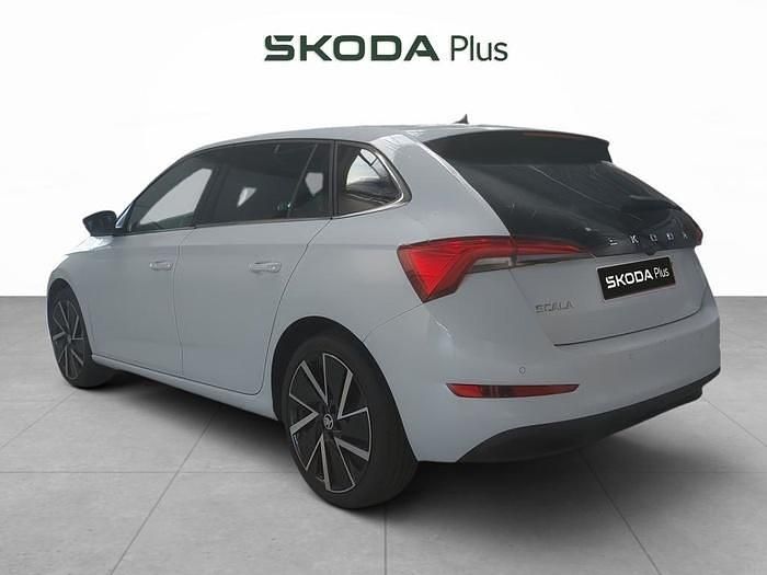 Blanco Usado 2024 Skoda Scala Sport Utilitario | 20.990 € (Precio justo) - Imagen 1/4