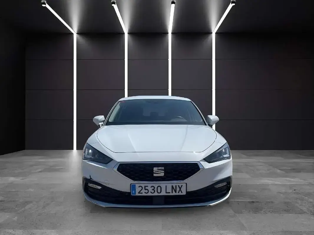 Usado Seat Leon Style 116 CV (85 kW) 2021 Blanco Berlina