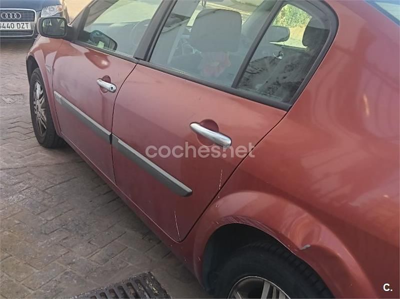 Granate Usado 2004 Renault Mégane II Authentique Berlina | 2000 € (Precio justo) - Imagen 1/4