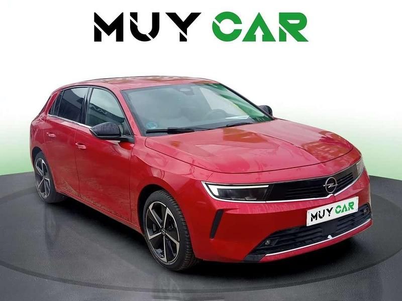 Usado Opel Astra Elegance 131 HP (96 kW) 2023 Vermelho Citadino