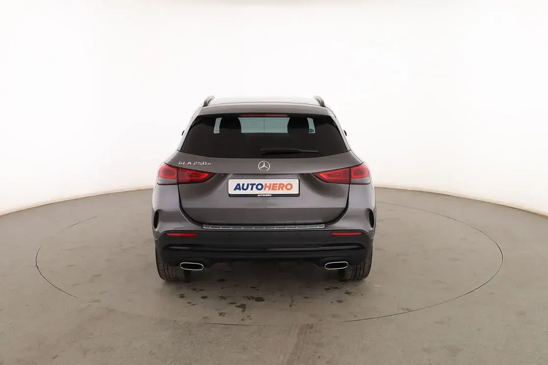 Usado Mercedes GLA250 AMG line 218 CV (160 kW) 2022 Gris SUV