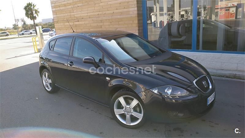 Usado Seat Leon Sport 140 CV (102 kW) 2006 Negro Utilitario