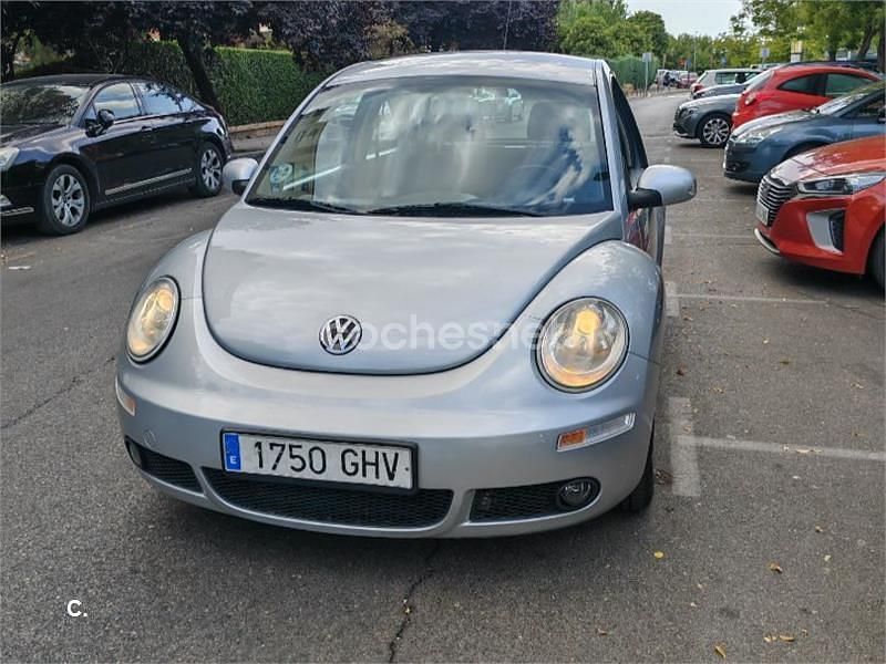Usado VW New Beetle 105 CV (77 kW) 2007 Gris / plata Utilitario