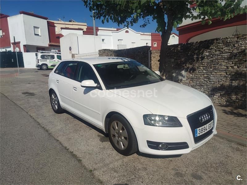 Blanco Usado 2010 Audi A3 Sportback Attraction Utilitario | 7200 € (Precio justo) - Imagen 1/4