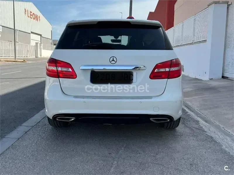 Usado Mercedes B200 136 CV (100 kW) 2014 Blanco Utilitario