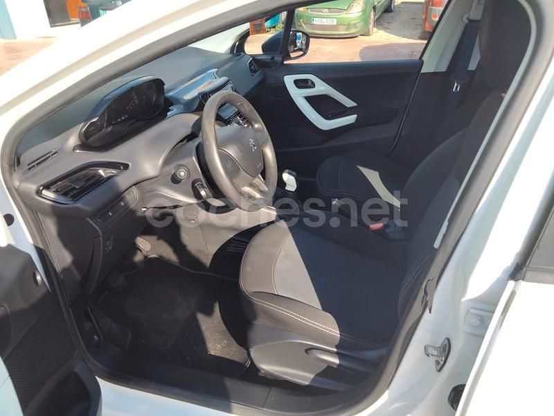 Usado Peugeot 208 68 CV (50 kW) 2014 Blanco Utilitario
