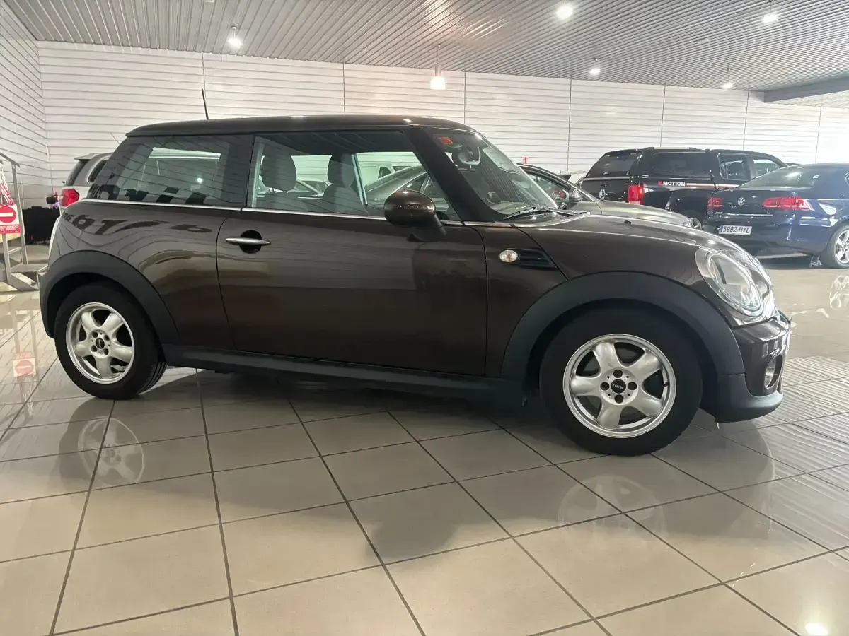 Usado Mini ONE 75 CV (55 kW) 2011 Marrón Utilitario
