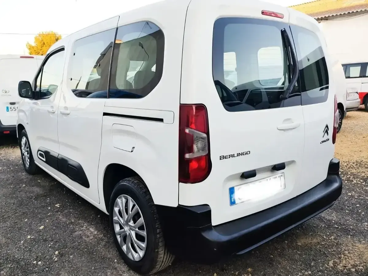 Usado Citroën Berlingo Feel 100 CV (73 kW) 2020 Blanco Monovolumen
