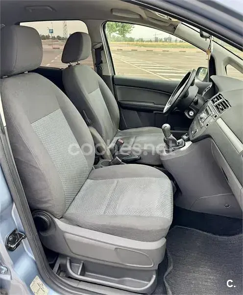 Usado Ford C-MAX Ambiente 90 CV (66 kW) 2005 Gris / plata Monovolumen