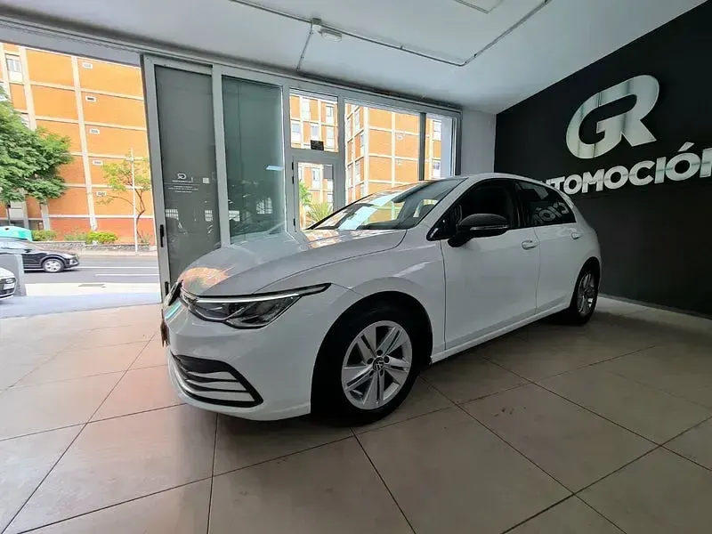 Usado VW Golf VIII 110 CV (80 kW) 2021 Blanco Berlina