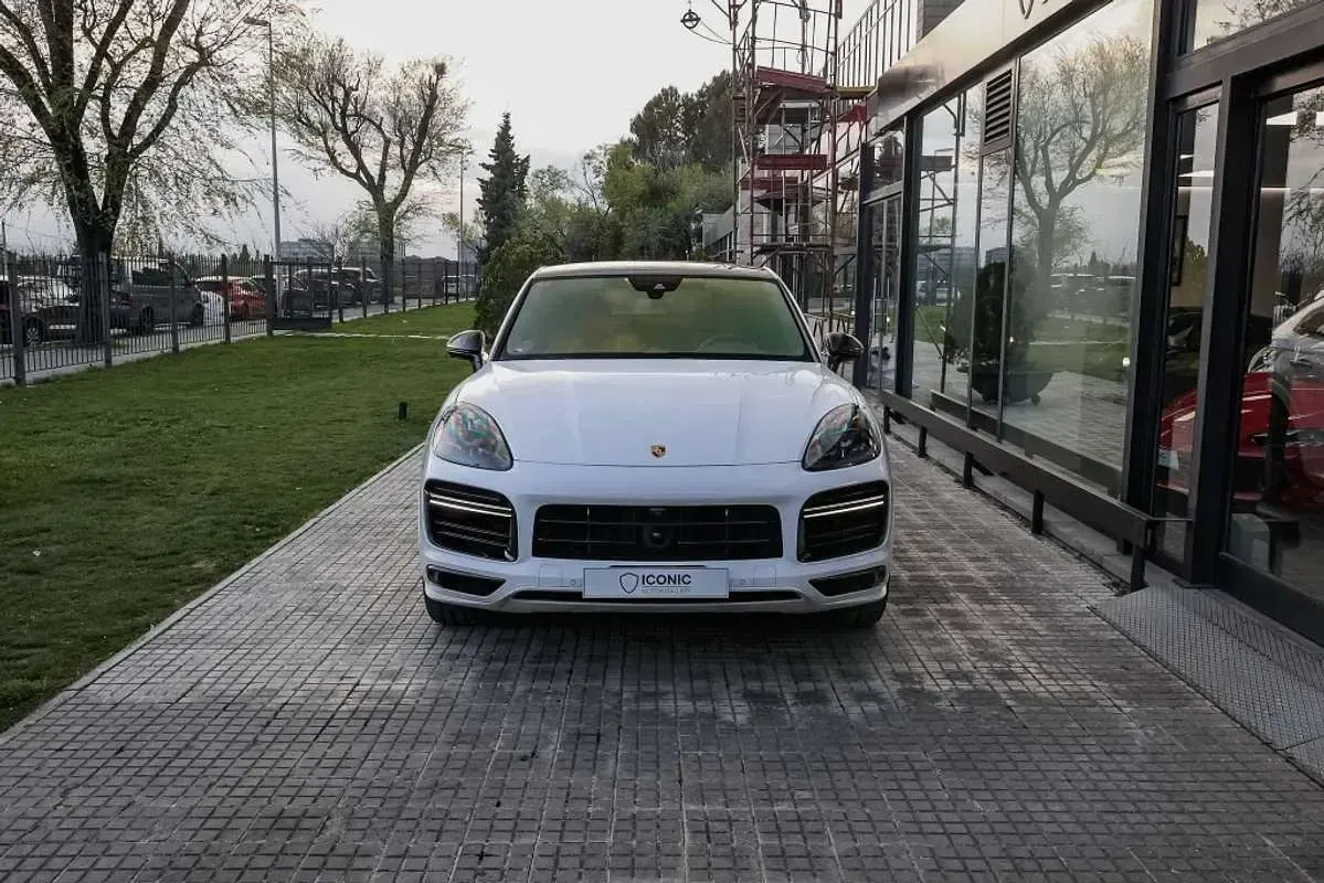Usado Porsche Cayenne Turbo S E-Hybrid 680 CV (500 kW) 2021 Blanco SUV