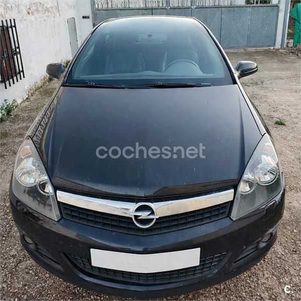 Usado Opel Astra GTC Cosmo 150 CV (110 kW) 2007 Negro Berlina