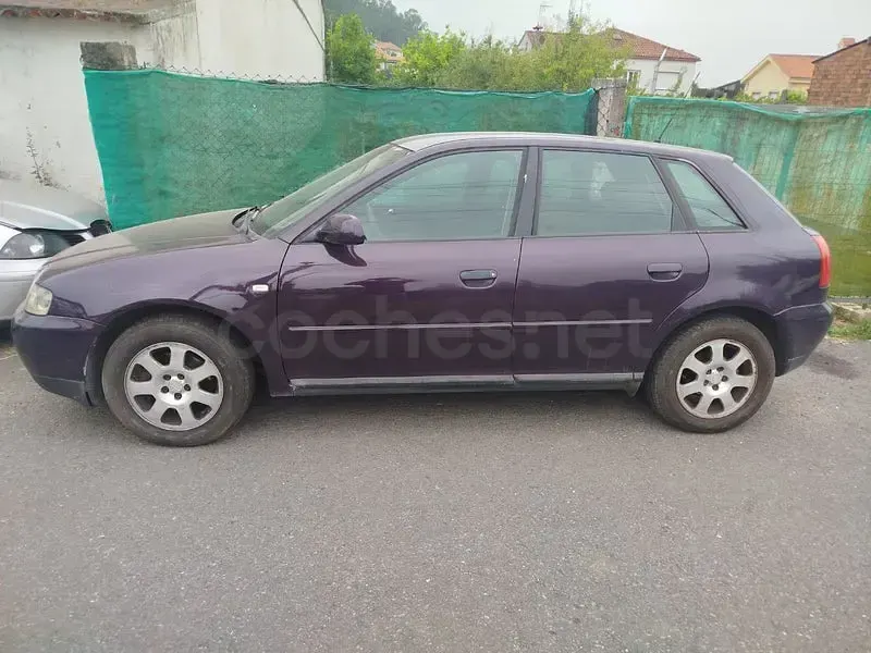 Usado Audi A3 Ambiente 100 CV (73 kW) 2001 Azul Utilitario