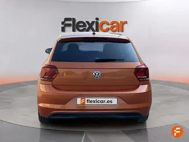 Usado VW Polo Advance 75 CV (55 kW) 2018 Naranja Utilitario