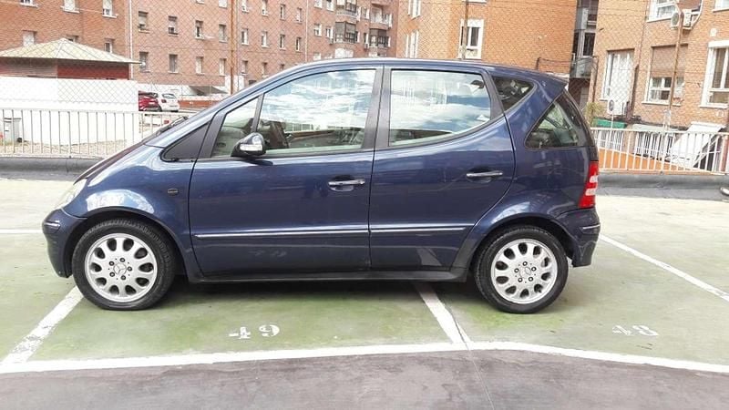 Usado Mercedes A160 Elegance 102 CV (75 kW) 2003 Azul Utilitario