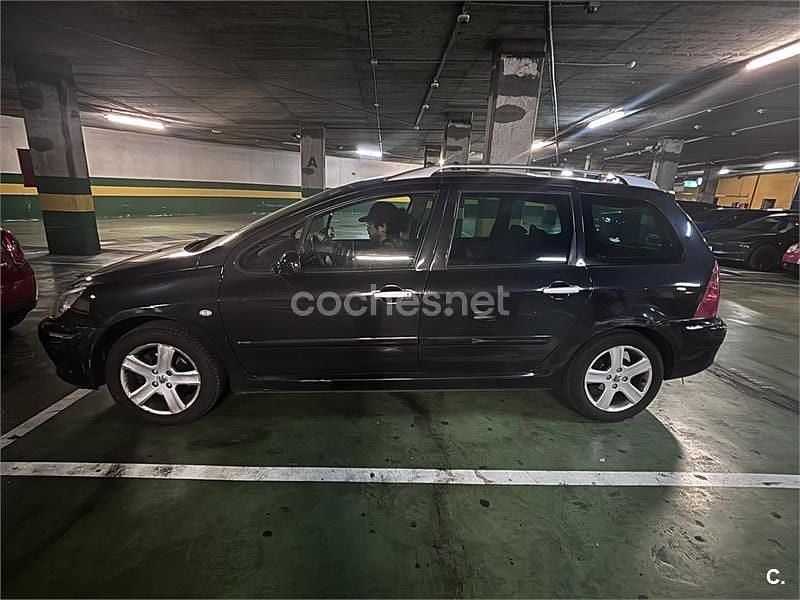 Usado Peugeot 307 143 CV (105 kW) 2004 Negro Familiar