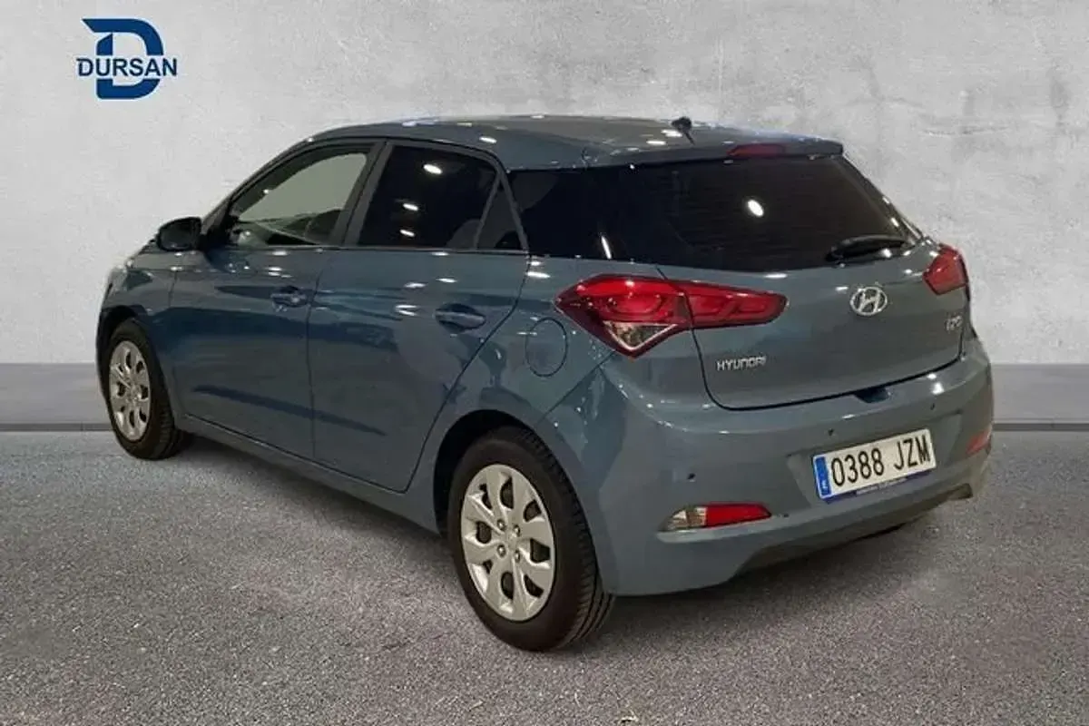 Usado Hyundai i20 84 CV (61 kW) 2017 Gris Utilitario