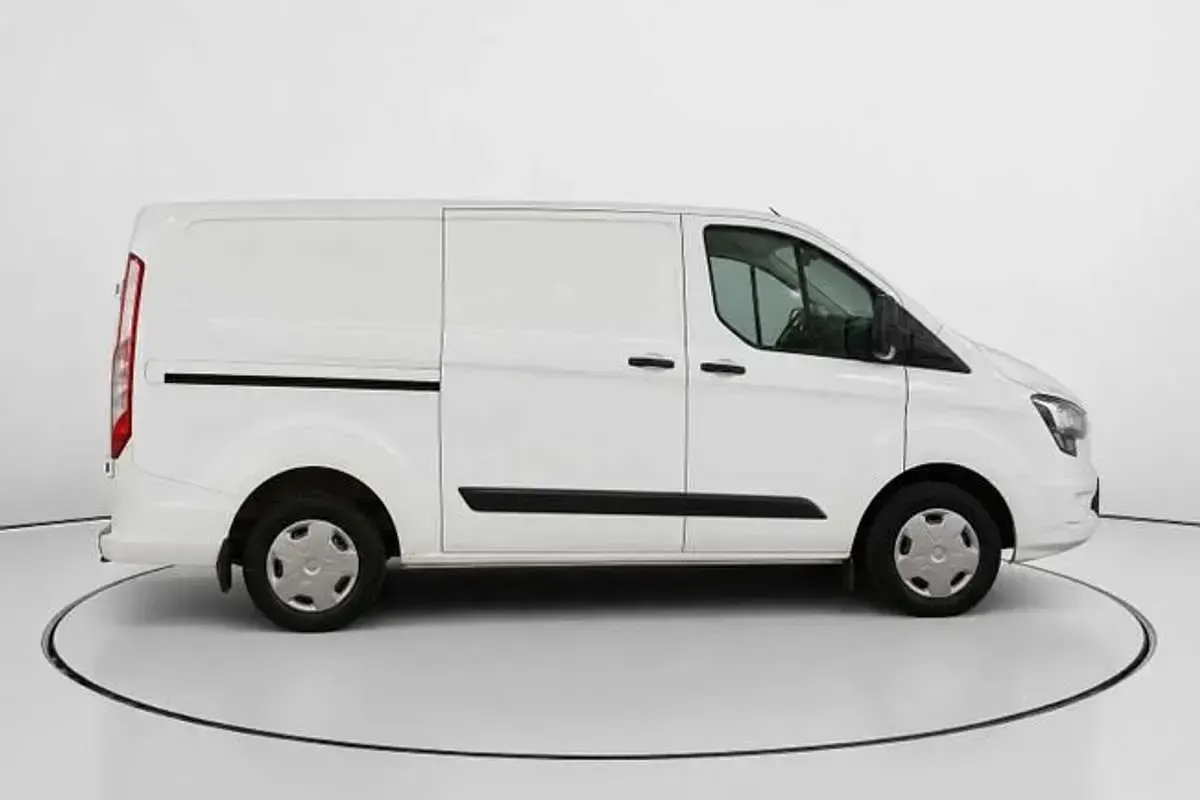 Usado Ford Transit Custom Trend 131 CV (96 kW) 2022 Blanco Van