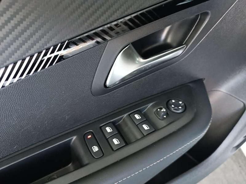 Usado Peugeot 208 Allure 101 CV (74 kW) 2024 Blanco Utilitario