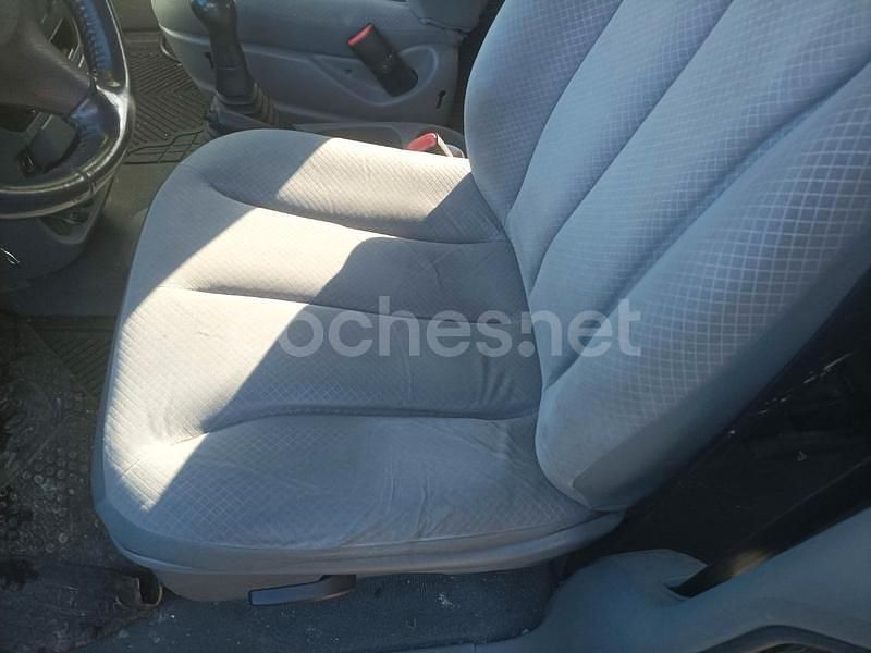 Usado Chrysler Voyager 143 CV (105 kW) 2007 Negro Monovolumen