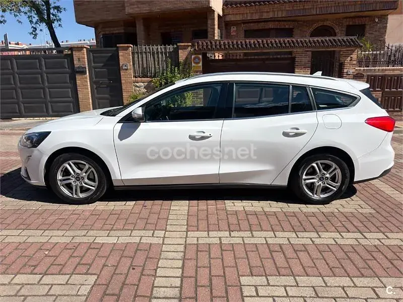 Usado Ford Focus Trend 120 CV (88 kW) 2019 Blanco Familiar
