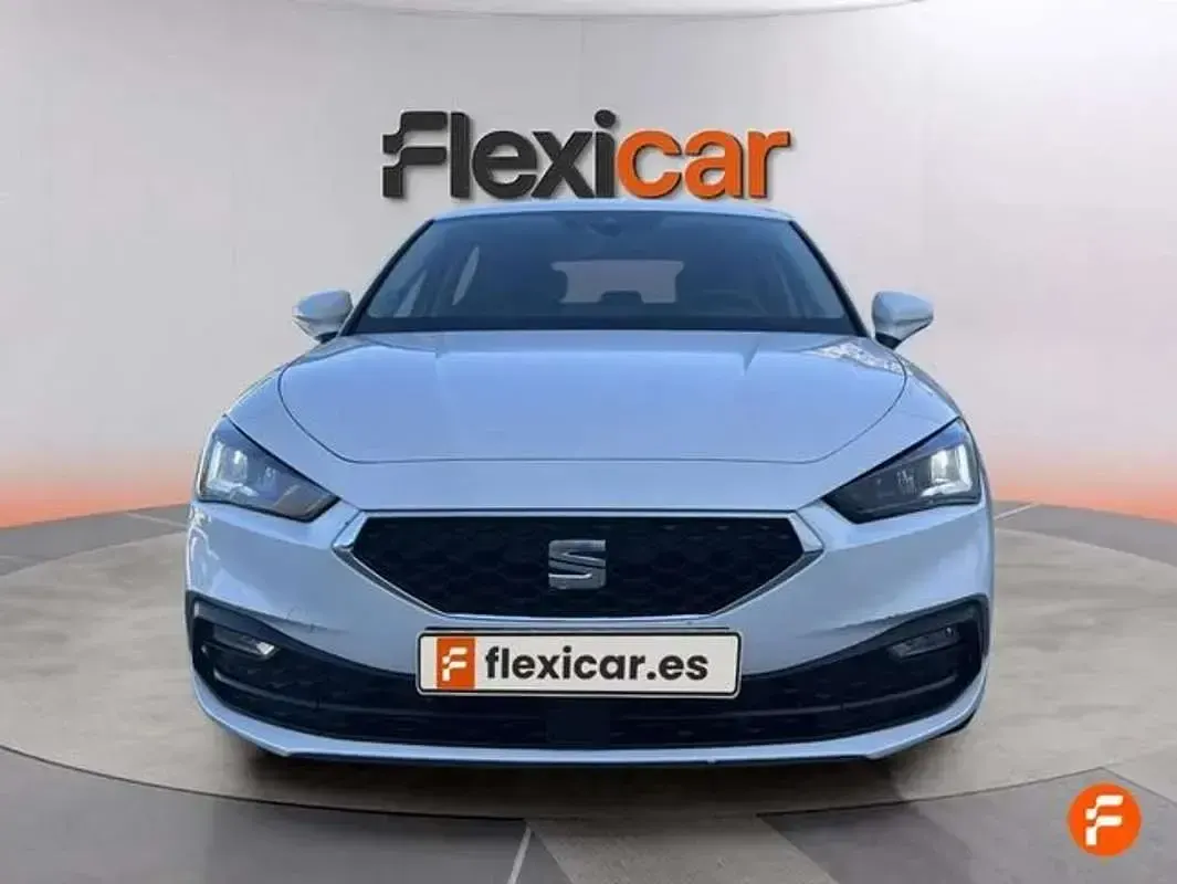 Usado Seat Leon Style 116 CV (85 kW) 2025 Blanco Familiar
