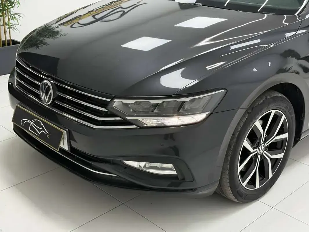 Usado VW Passat Executive 122 CV (89 kW) 2022 Gris Familiar