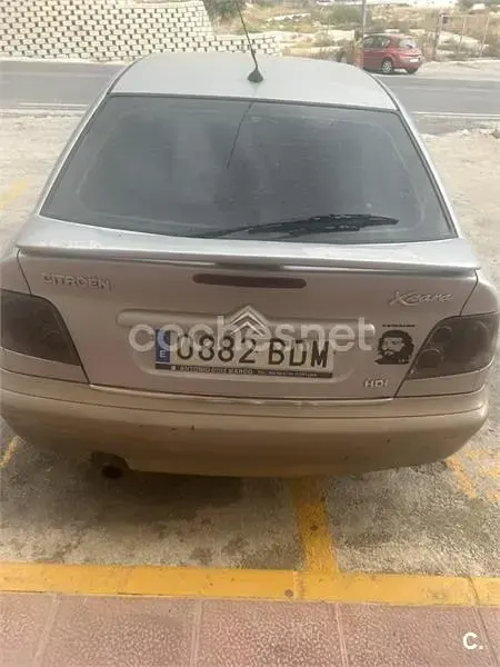 Usado Citroën Xsara 90 CV (66 kW) 2000 Gris / plata Berlina