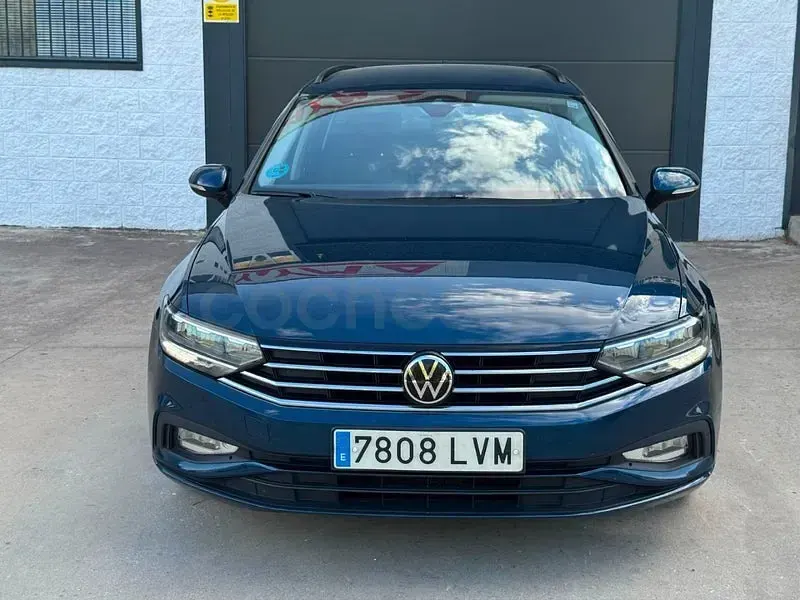Usado VW Passat Business 122 CV (89 kW) 2022 Azul Familiar