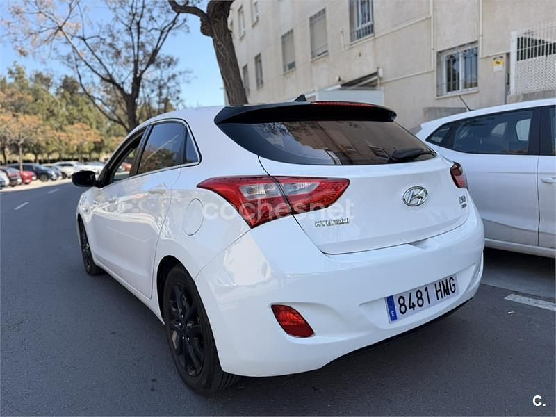 Usado Hyundai i30 90 CV (66 kW) 2012 Blanco Berlina