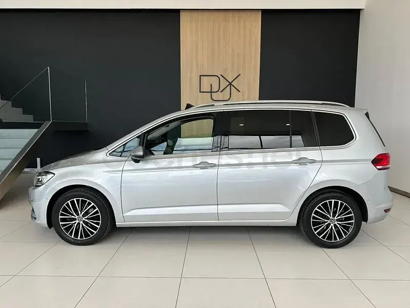 Usado VW Touran R-line 150 CV (110 kW) 2023 Gris / plata Monovolumen