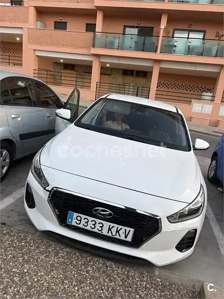 Usado Hyundai i30 GO! 120 CV (88 kW) 2018 Blanco Berlina