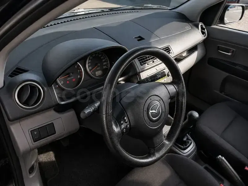 Usado Mazda 2 Active 80 CV (58 kW) 2004 Negro Utilitario
