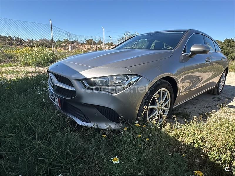 Usado Mercedes CLA200 Shooting Brake 156 CV (114 kW) 2019 Gris / plata Familiar