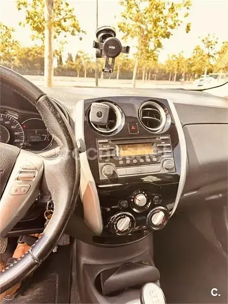Usado Nissan Note Acenta 80 CV (58 kW) 2015 Rojo Utilitario