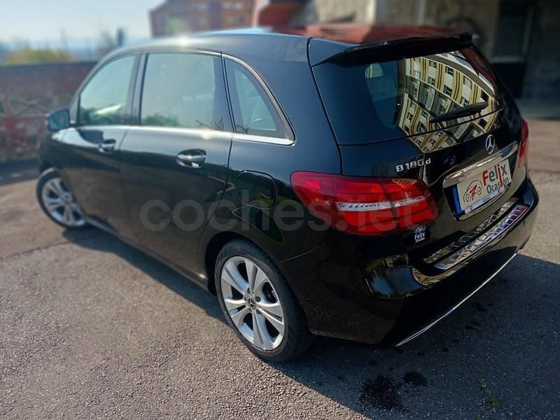 Begagnad Mercedes B180 109 HK (80 kW) 2018 Svart Minibuss