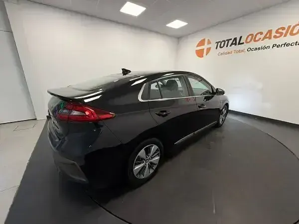 Usado Hyundai Ioniq 141 CV (103 kW) 2018 Negro Utilitario