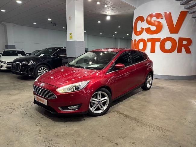 Usado Ford Focus 115 CV (84 kW) 2015 Rojo Utilitario