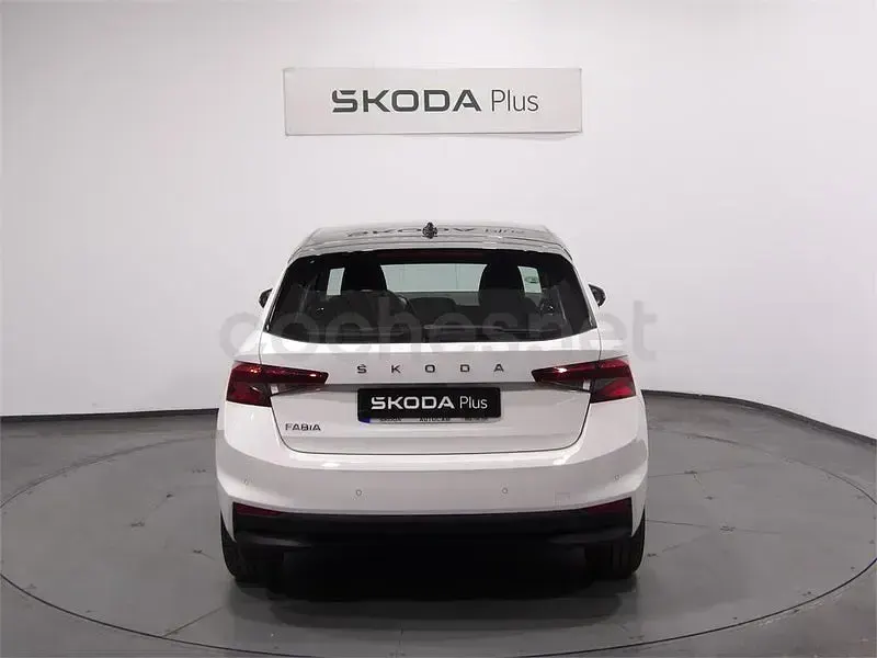 Usado Skoda Fabia Style 110 CV (80 kW) 2022 Blanco Utilitario